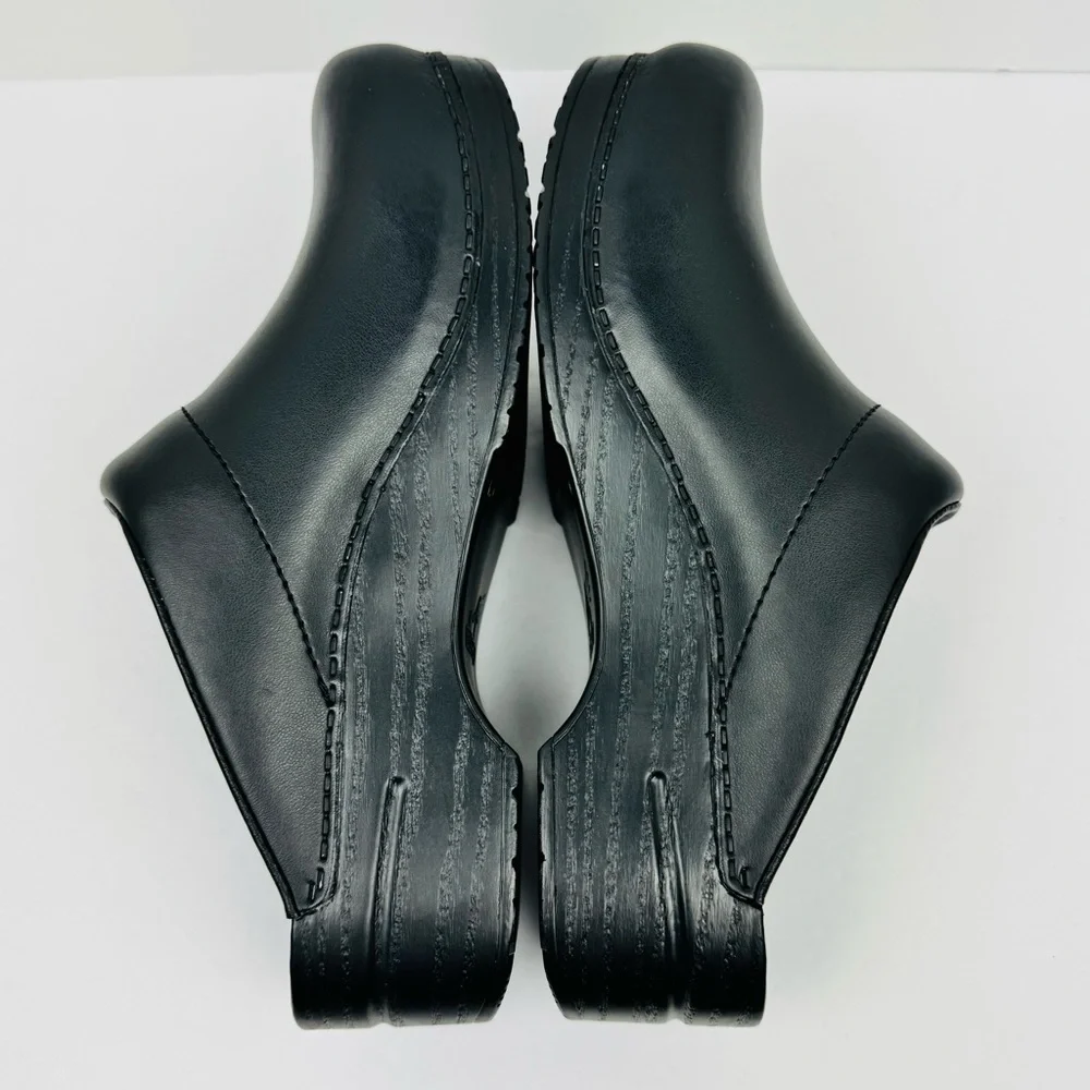 Dansko NWOT Traditional clogs open-back mules. Support and comfort shoe. Size 44